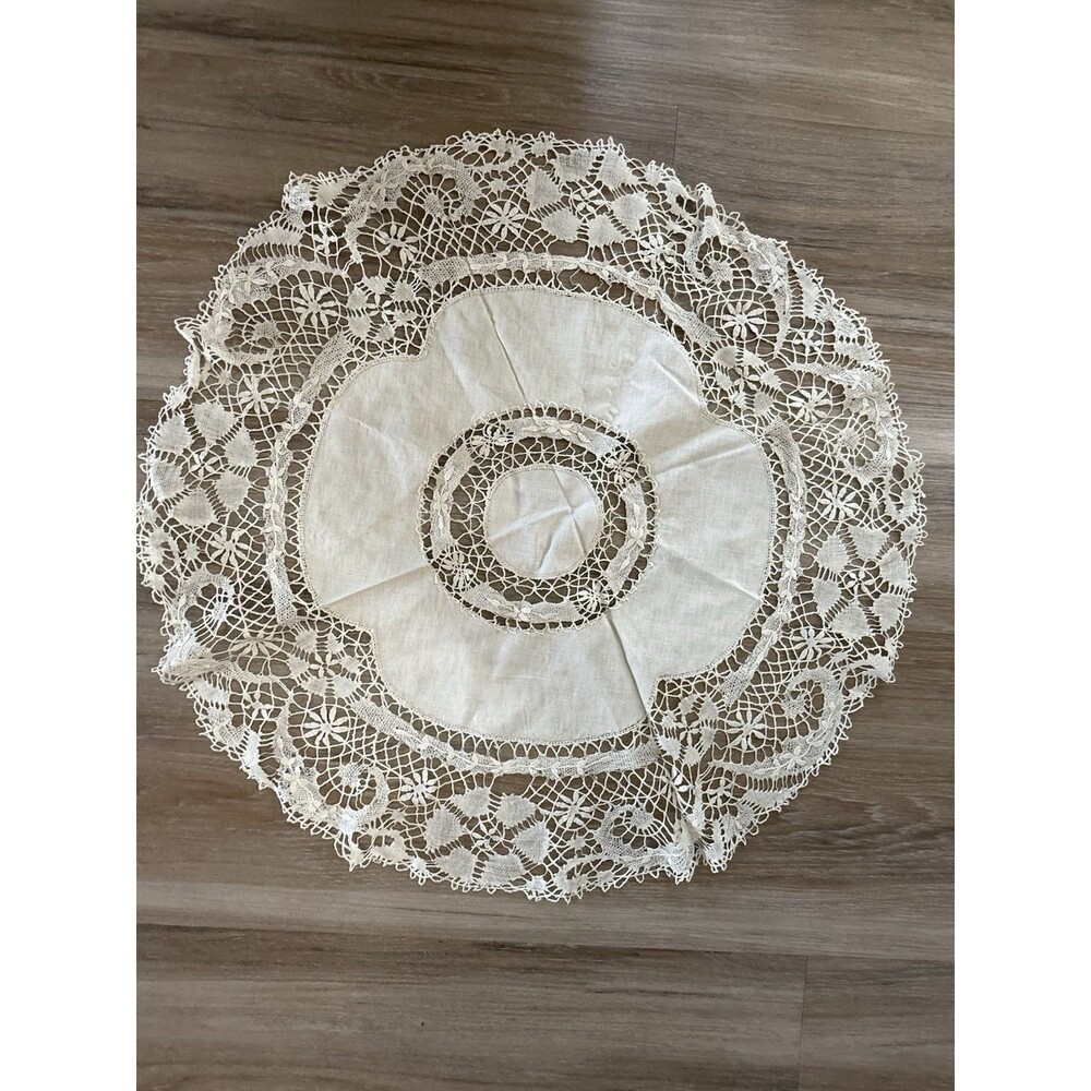 Italian Burano needle lace round 32” detailed doily (#2) - Picture 4 of 11